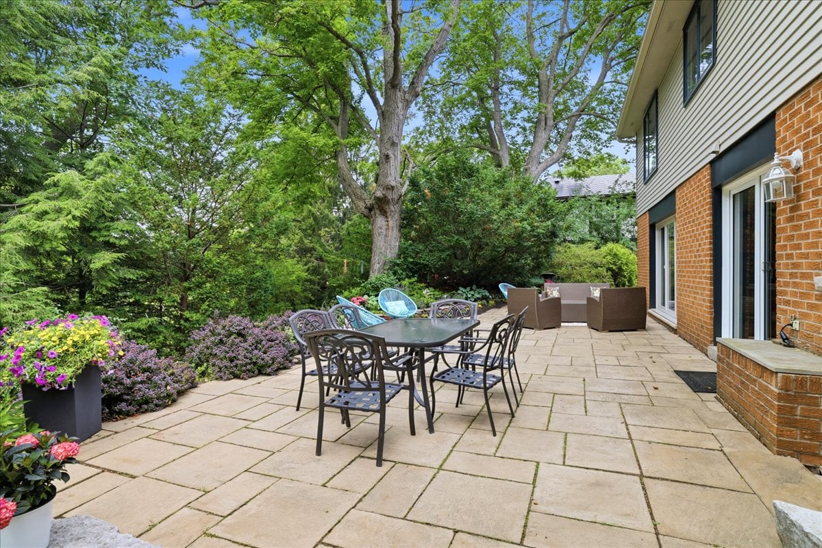 Rare Court Location on Oakville Golf Course