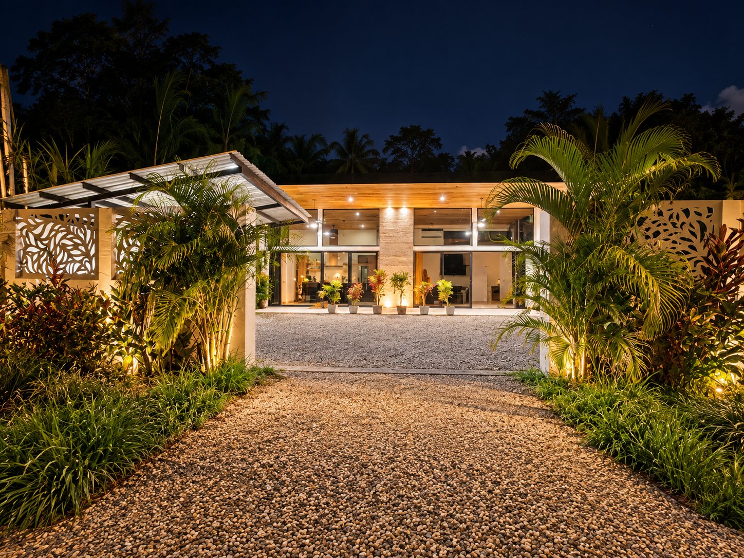 Tropical Modern Villa in Uvita – 3BR Retreat with Large Pool Near the Beach