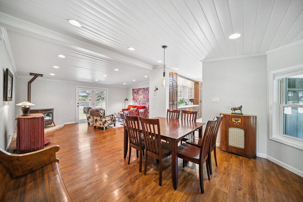60 NE Davis Farm Road