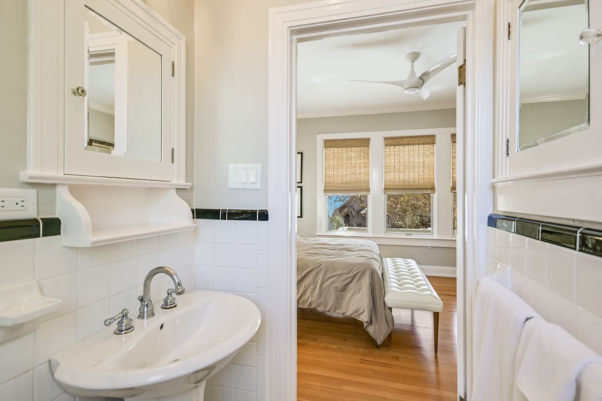 204 W 32nd St