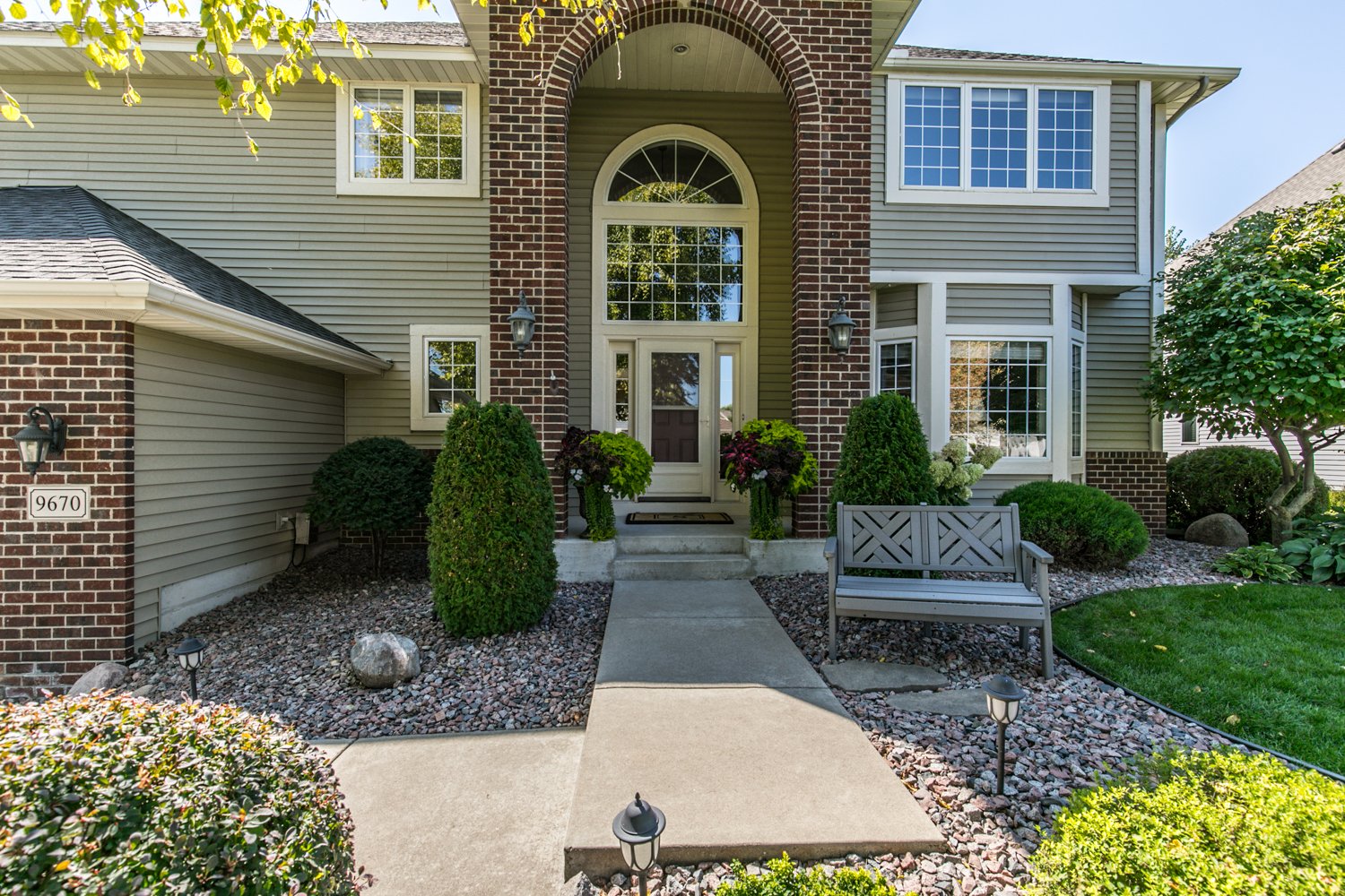 Beautiful 2-Story in Desirable OakParke Estates