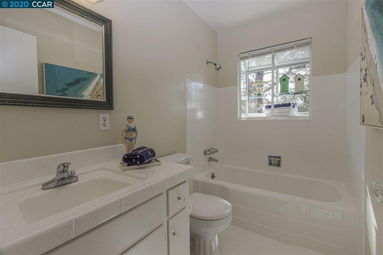 3258 Judith Ln