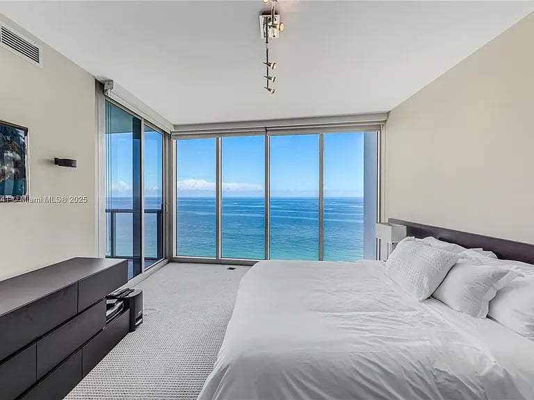 17001 Collins Ave # 2508