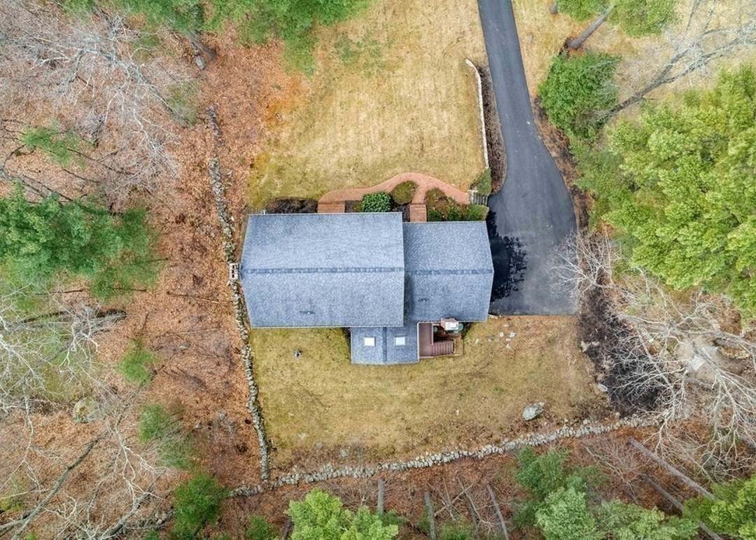 95 Carlton Ln