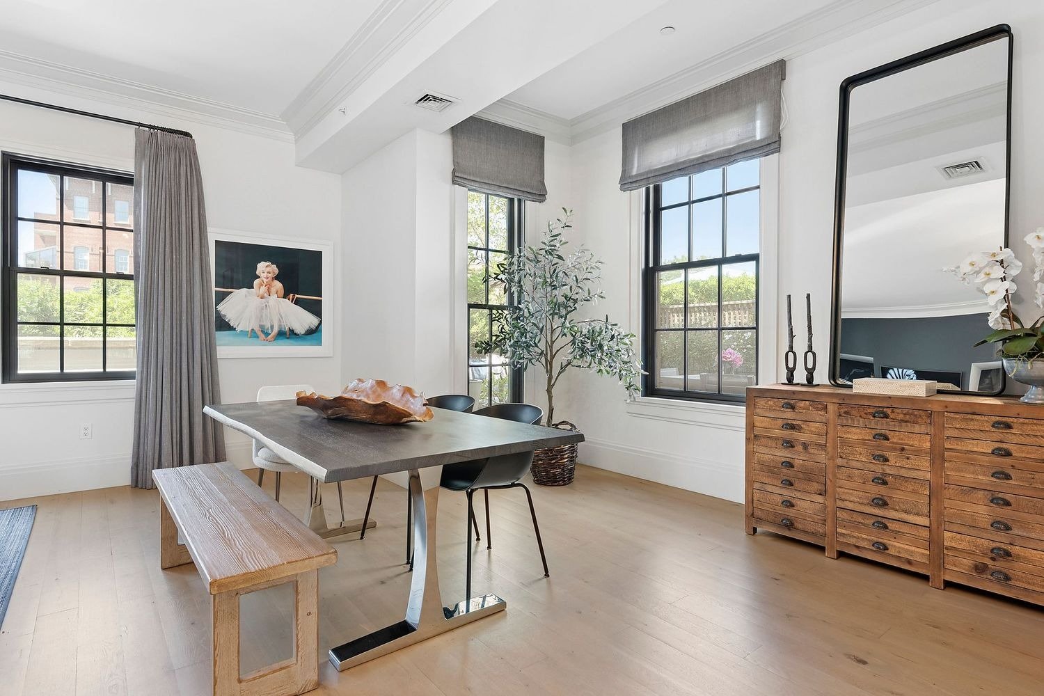 Chic, Unique & Spacious Watchcase Townhouse