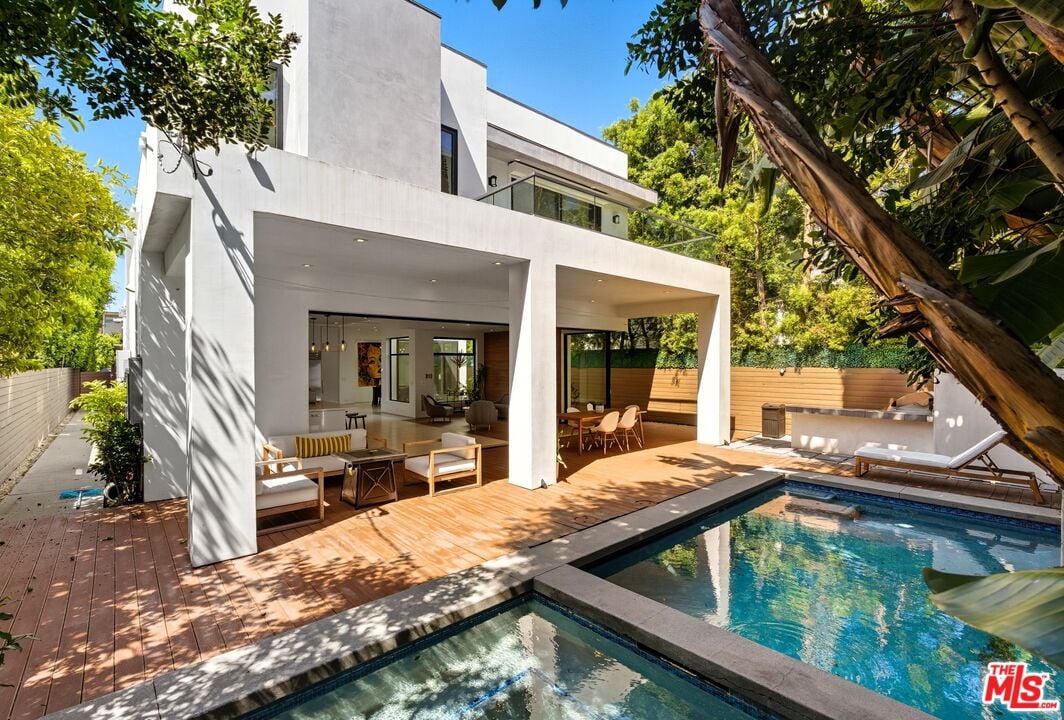 N Crescent Heights Blvd, 90046