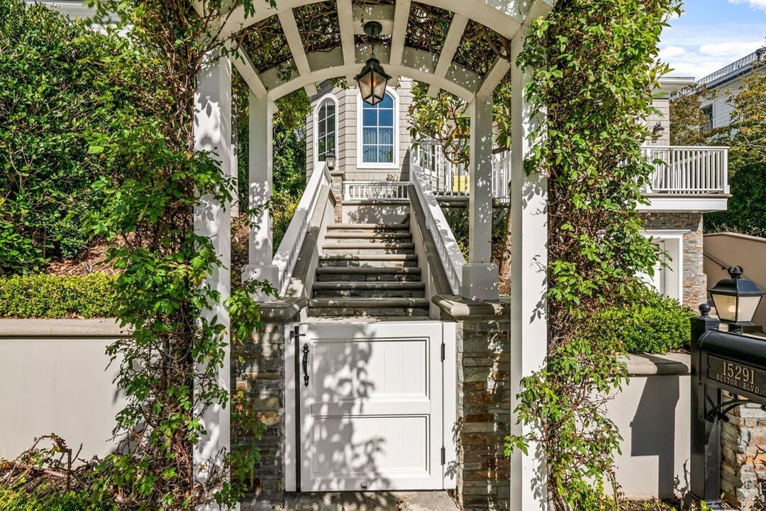 Chateau Crescent