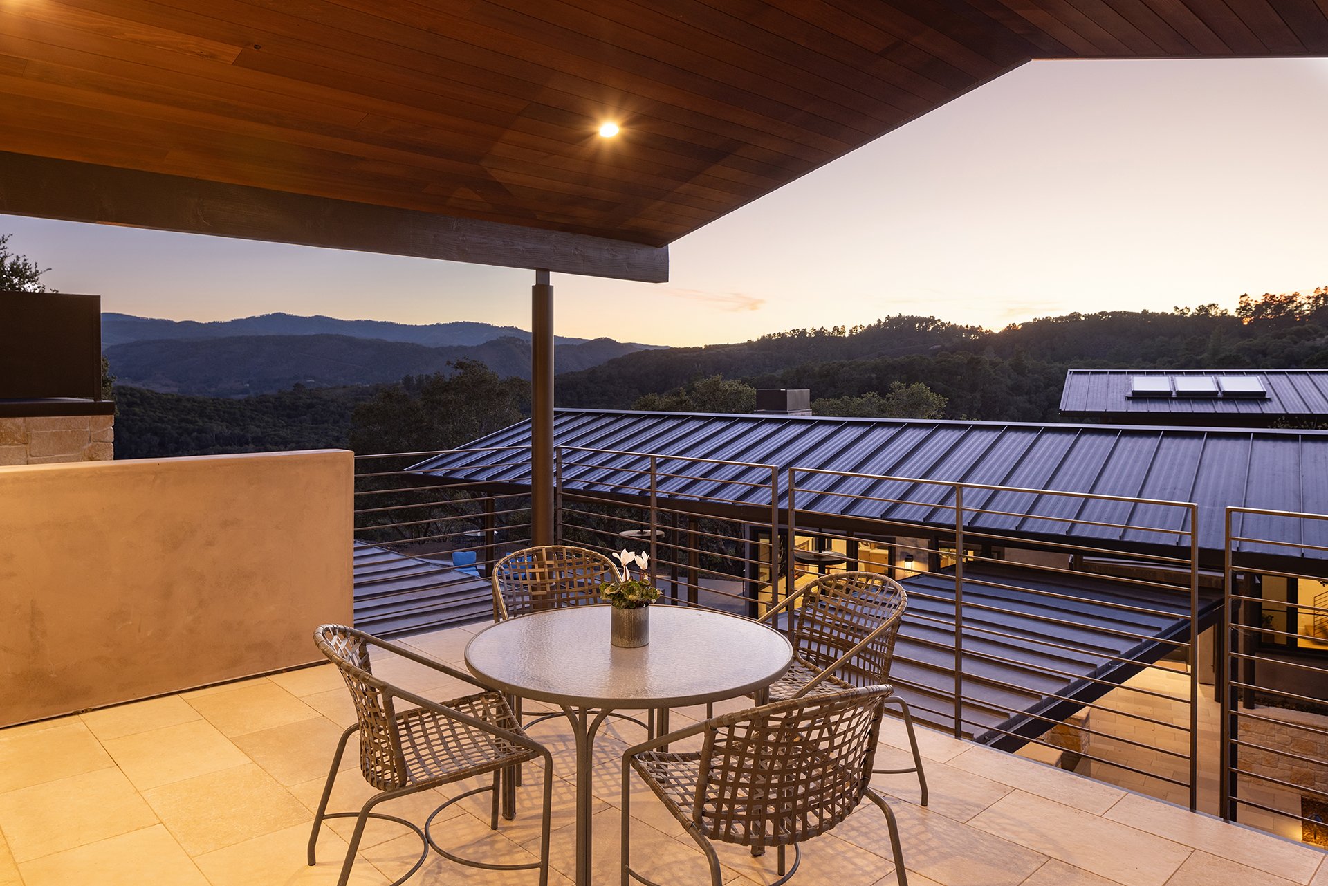 Este Canada | A Tehama Compound