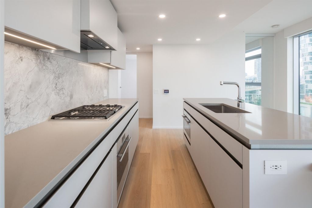 889 Pacific St, #403