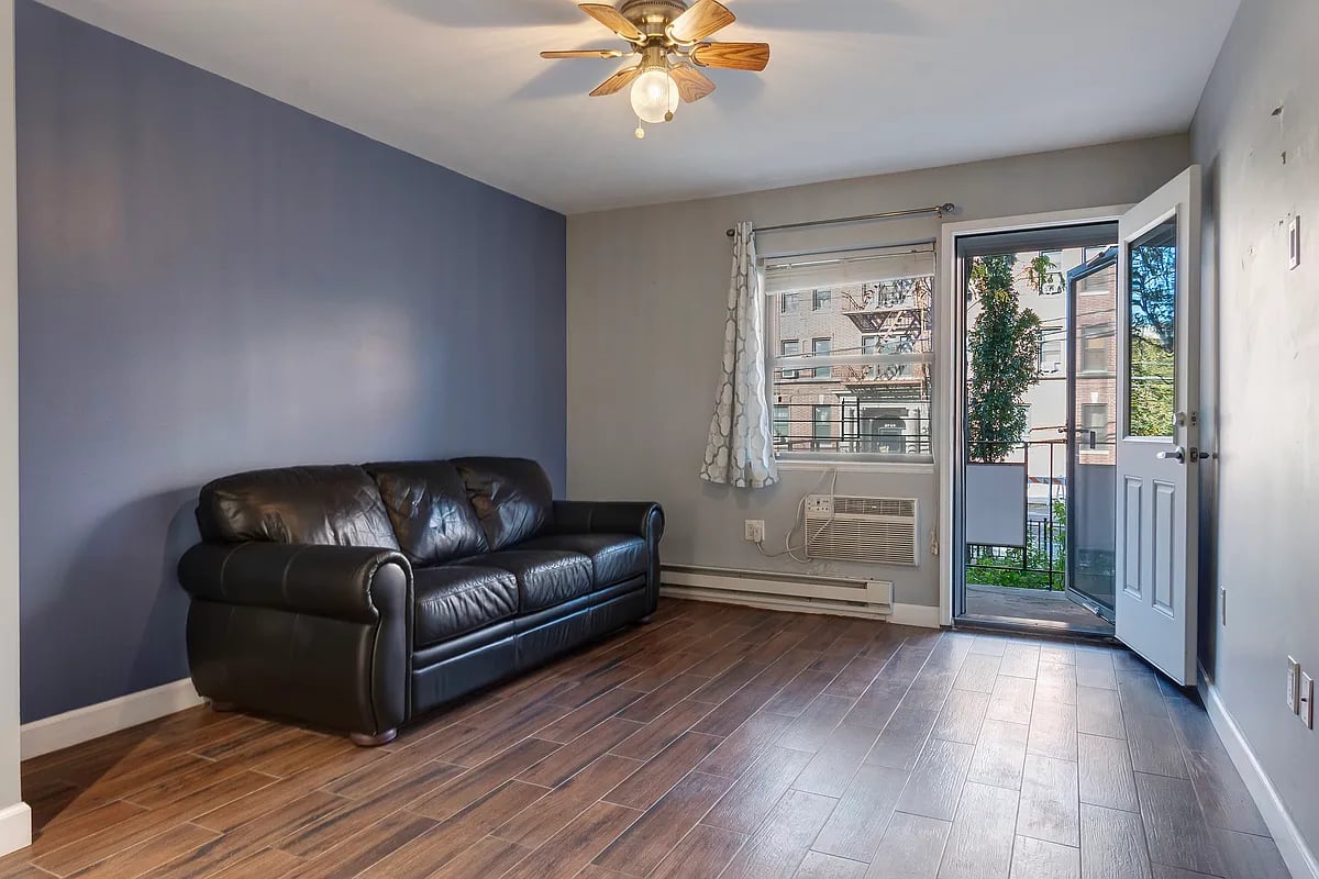 31-23 Crescent St #1D