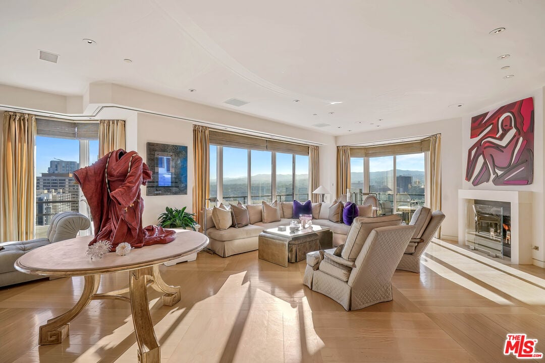 10601 Wilshire Blvd Unit: 20C