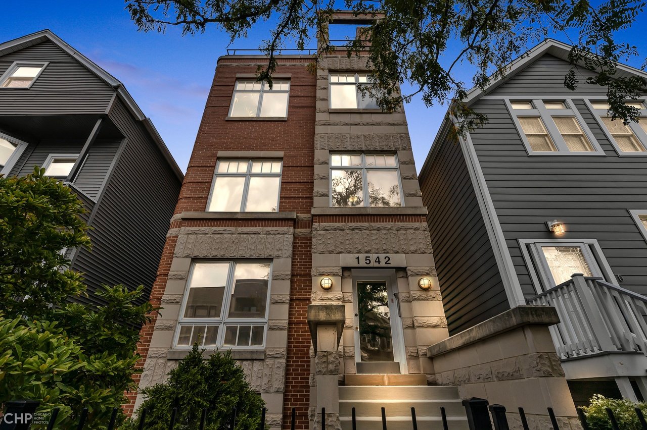 1542 W DIVERSEY PKWY 3