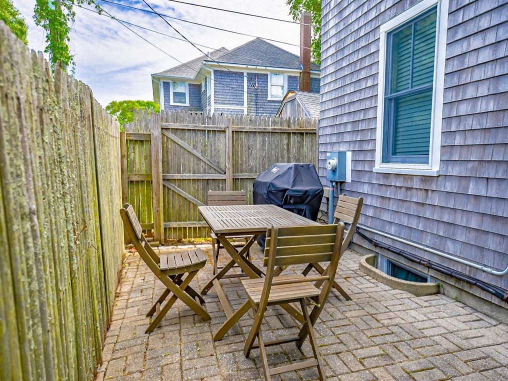 12 Pocasset Ave