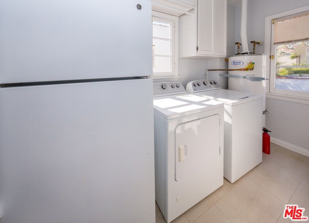 1131 S La Peer Dr