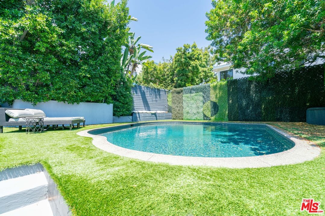 Meridian Reserve, Franklin Ave, 90046