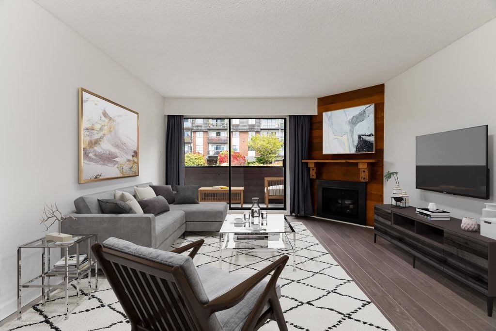 341 W 3rd St, #203