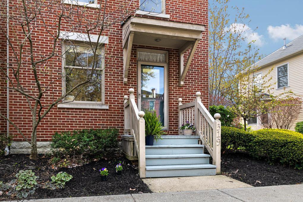 319 W 2nd Avenue: A Sold Victorian Village Brick End-Unit Condo