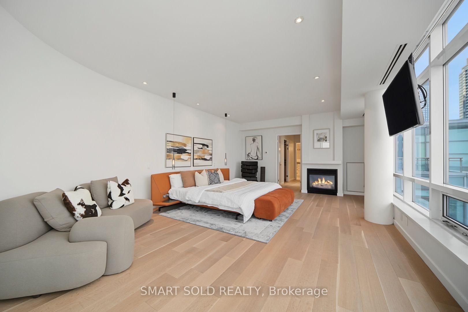 PRESTIGE AT 500 QUEENS QUAY WEST