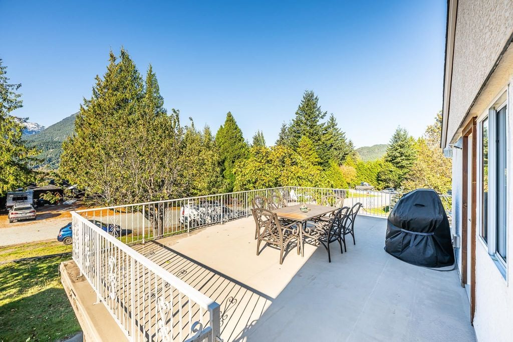 2332 Argyle Cres