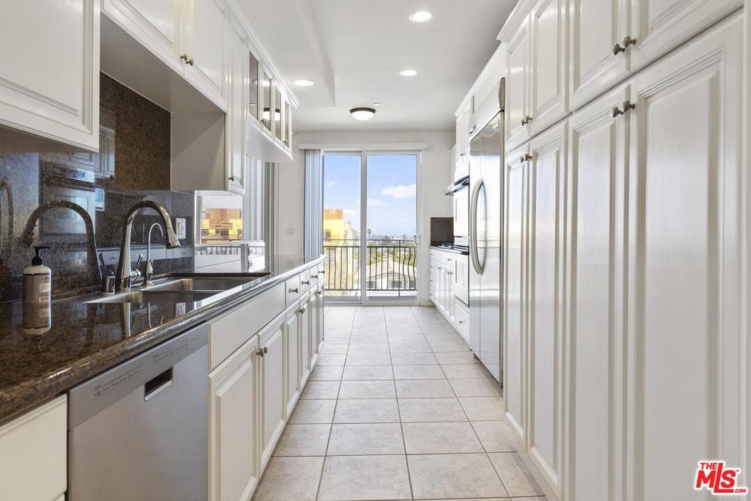 1450 S Beverly Dr #404