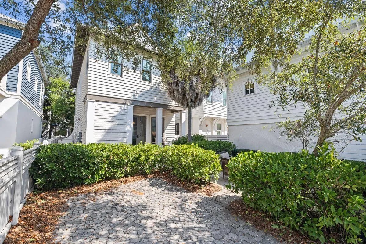 16 Trimingham Ln
