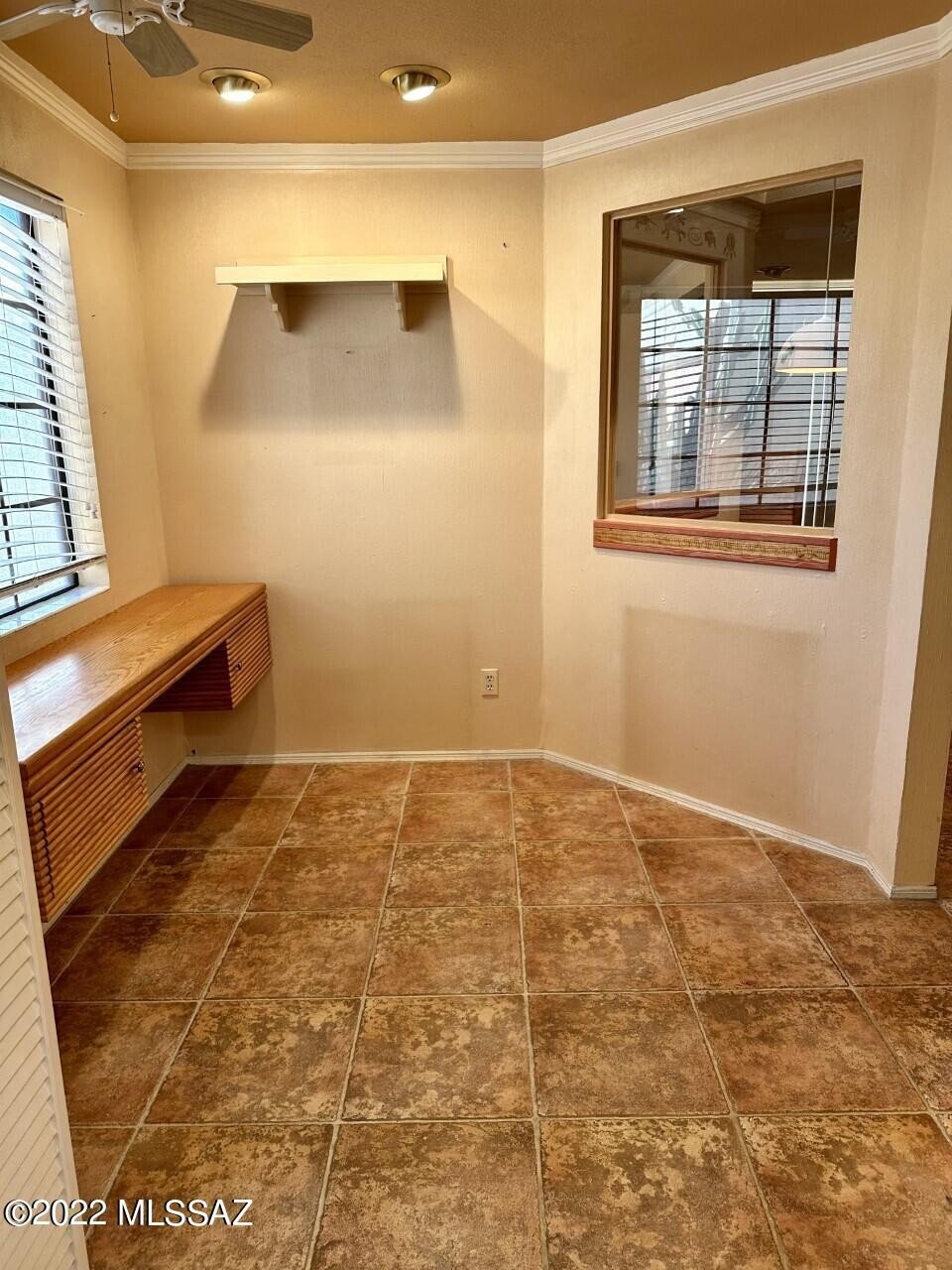 218 E Horizon Cir