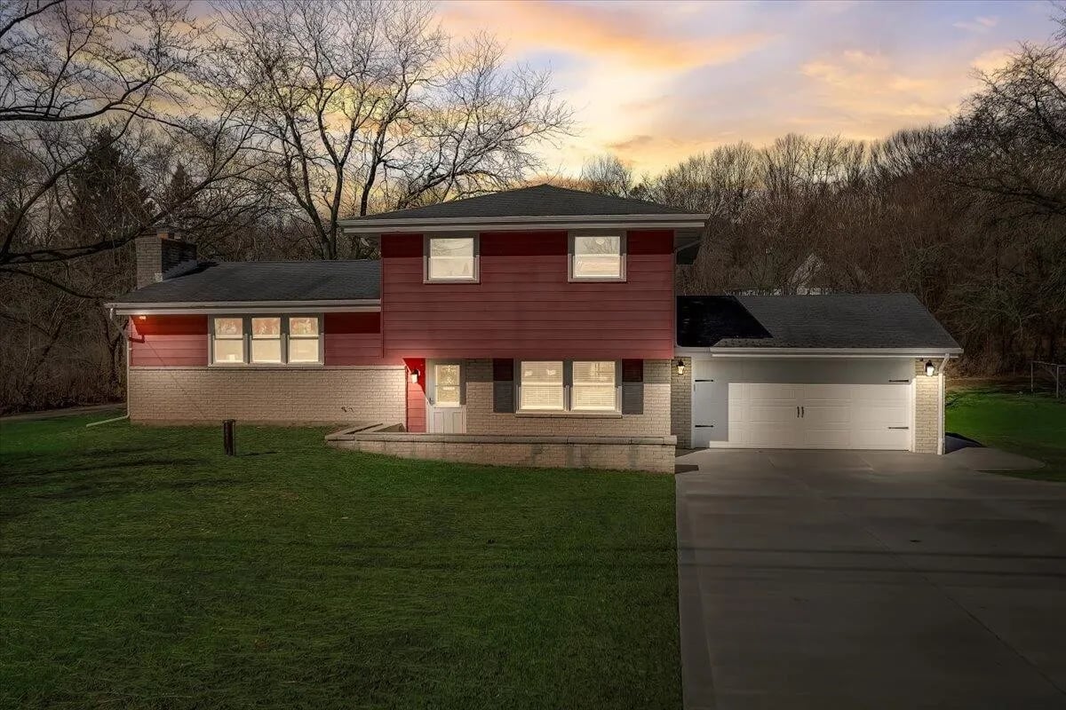 W220S2041 S Springdale Rd