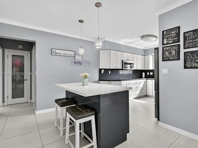 801 Holly Ln, Plantation