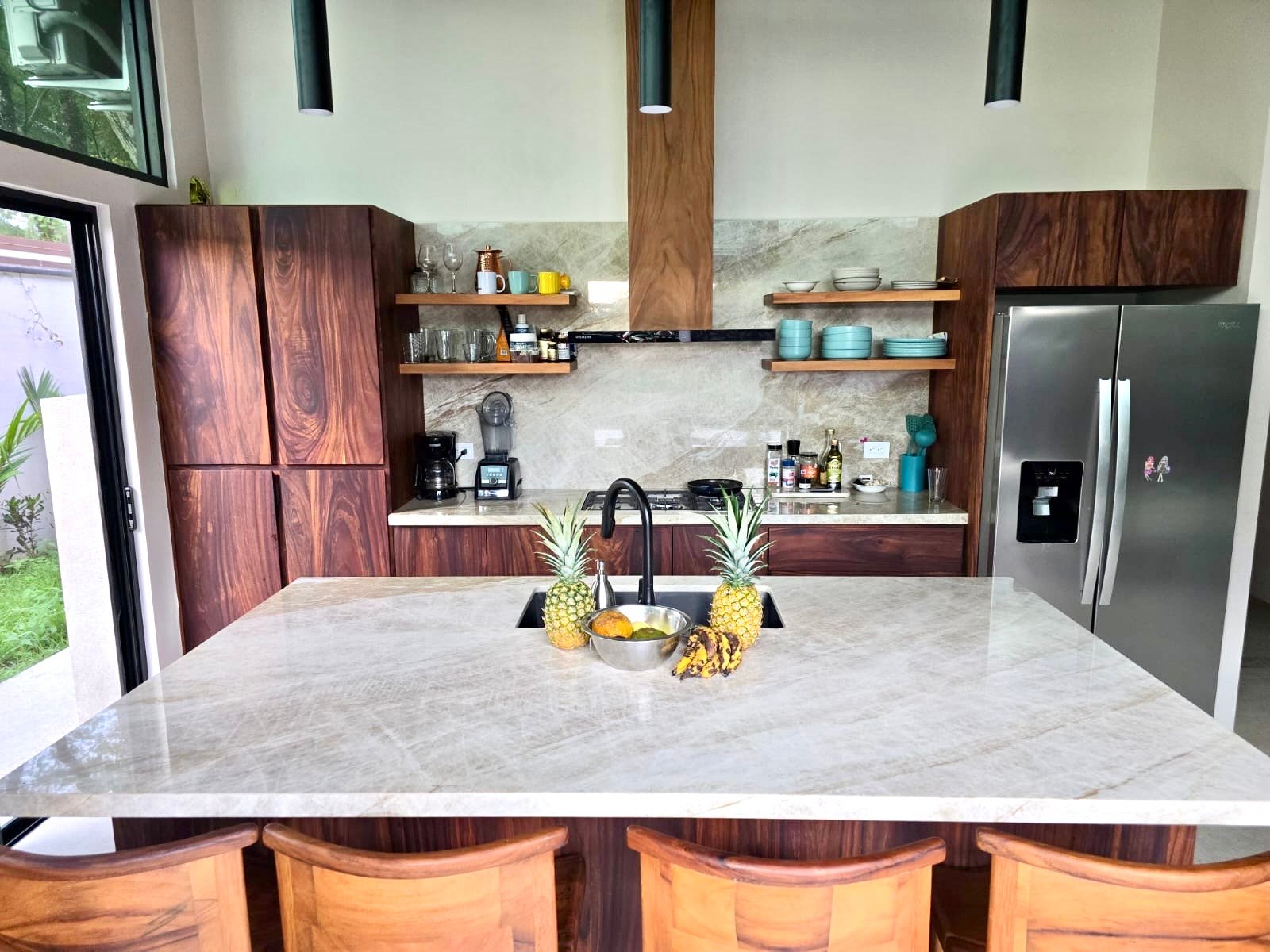 Tropical Modern Villa in Uvita – 3BR Retreat with Large Pool Near the Beach