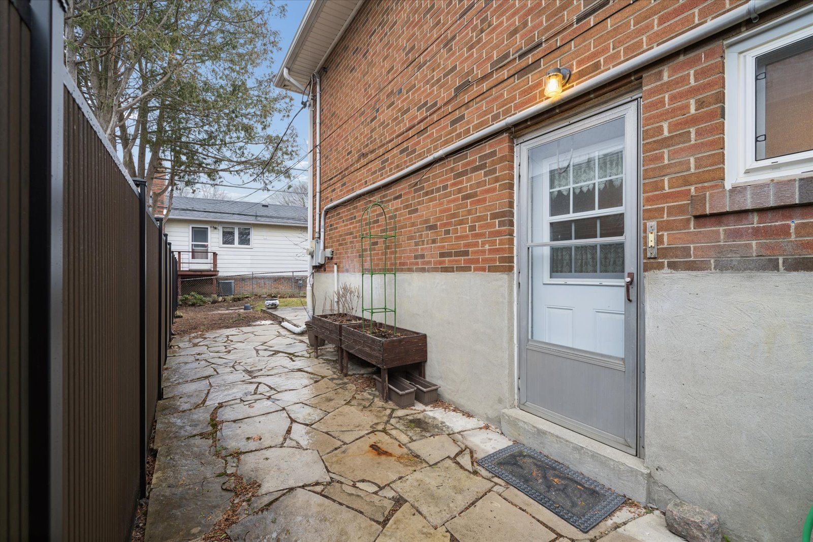 2 Valleycrest Ave