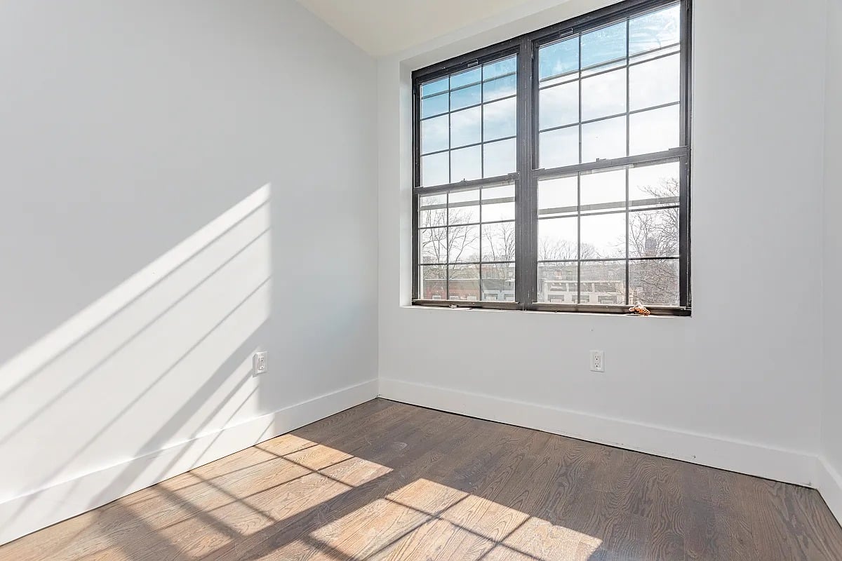 771 Lexington Ave 2F