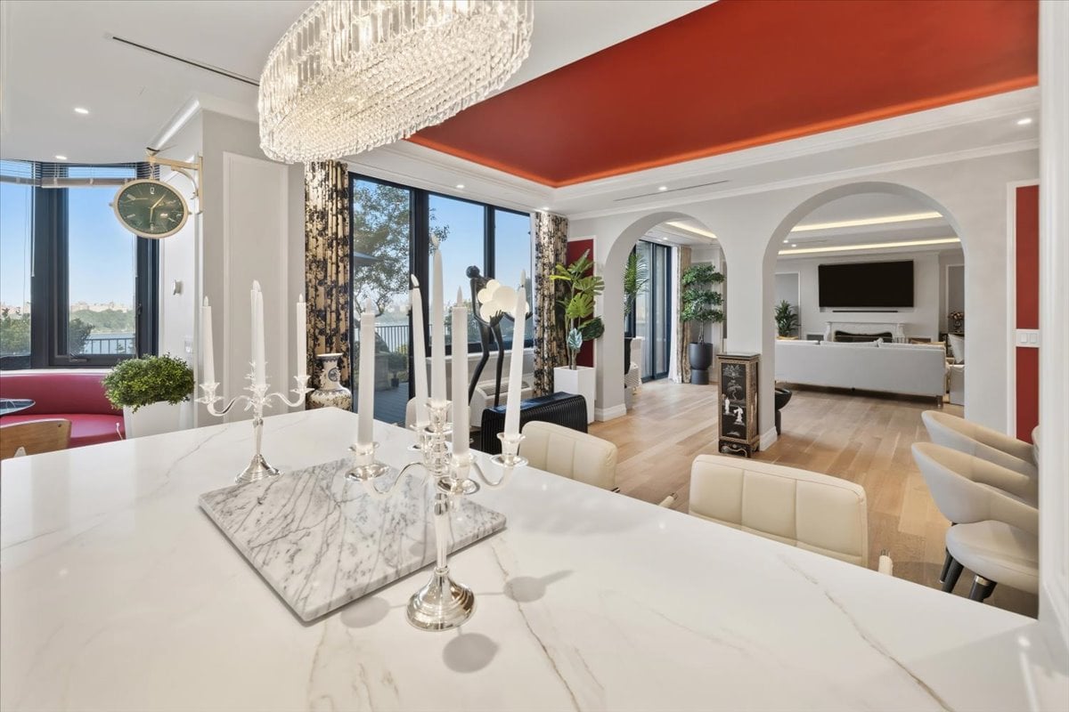 100 Carlyle Drive VG6