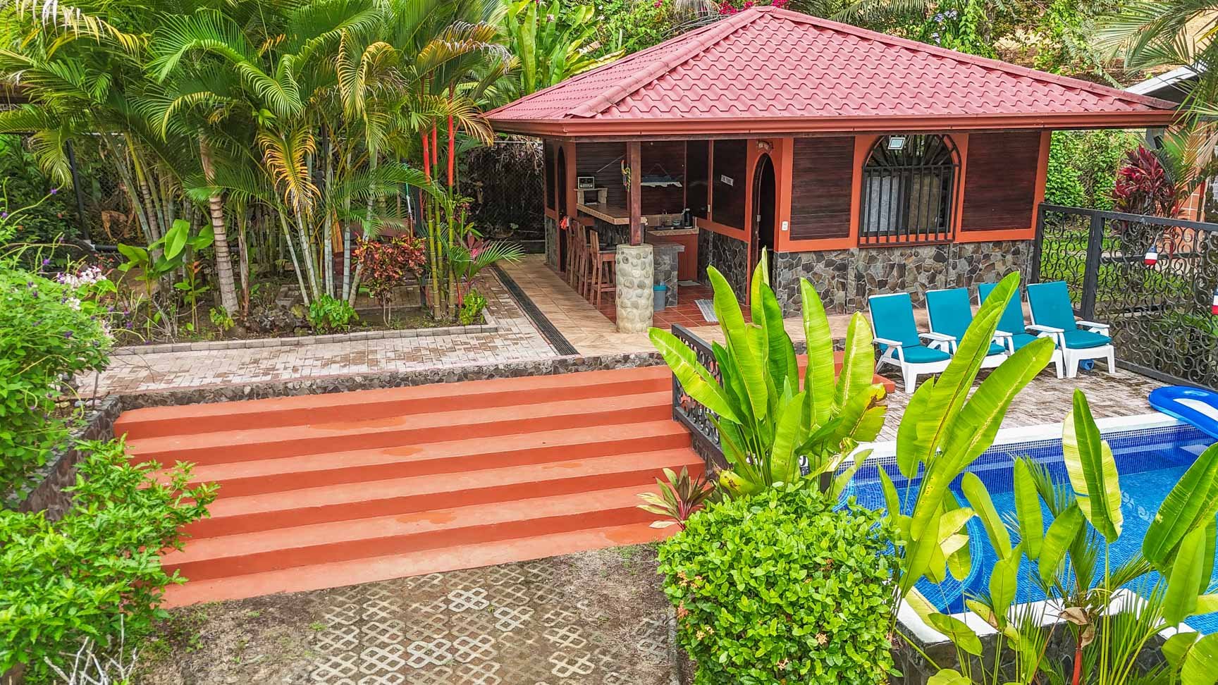 Ojochal Mountain View Home with Pool, Guest House & Gardens