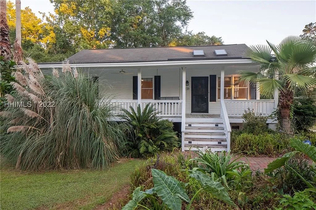 215 Battery Cres