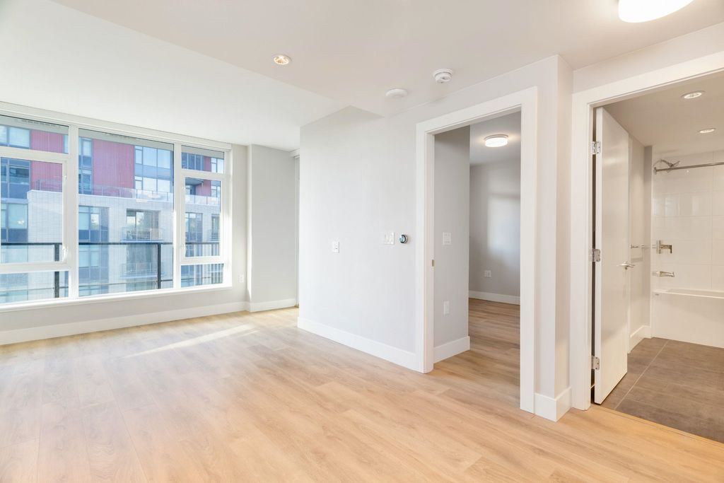 8533 River District Crossing, #806