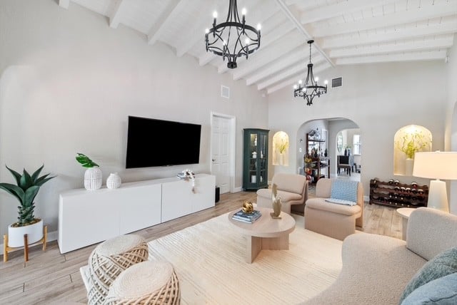 Perfect Charming Home in The Roads