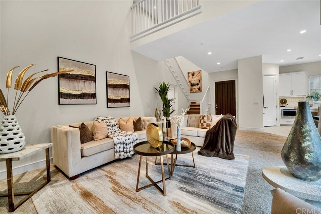 124 N lomita