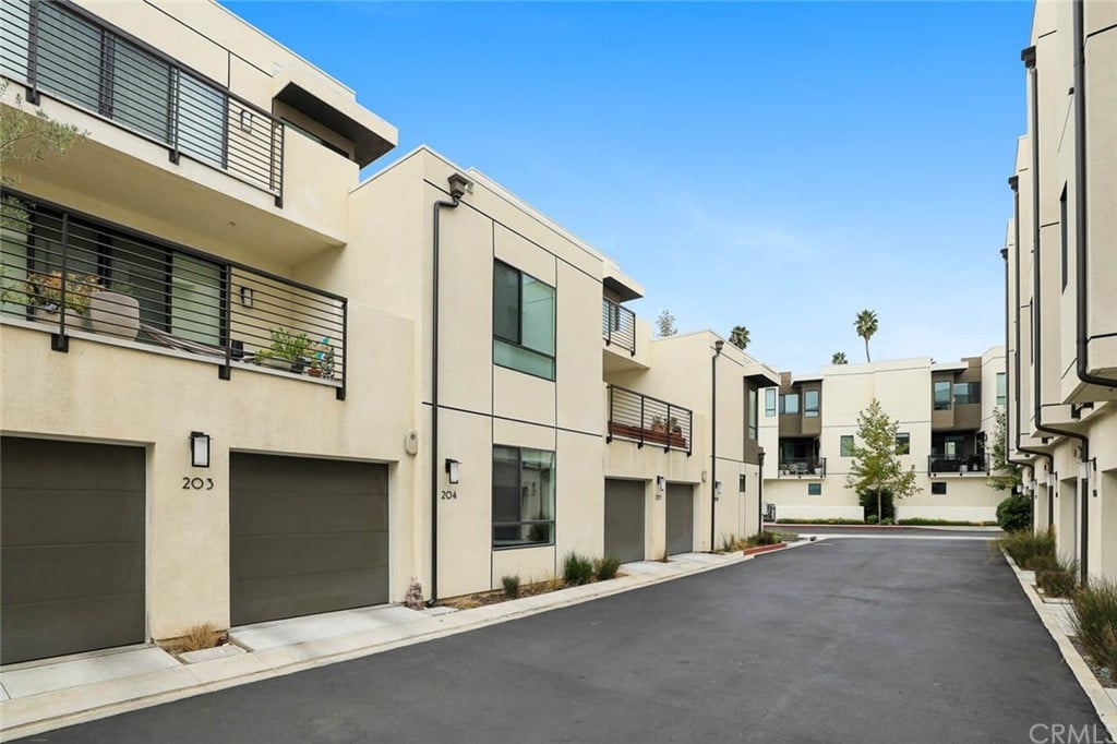 118 S Avenue 50, Unit 204