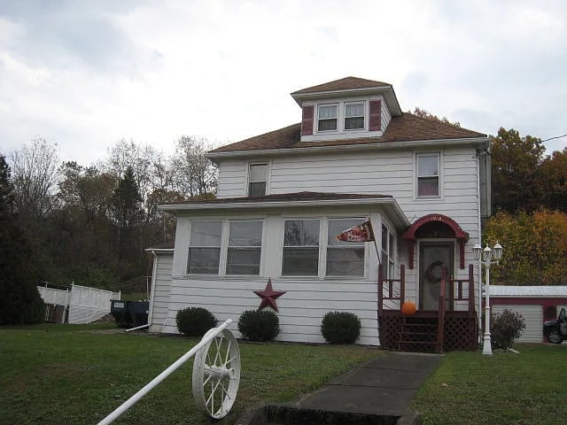 1904 Riverside Dr
