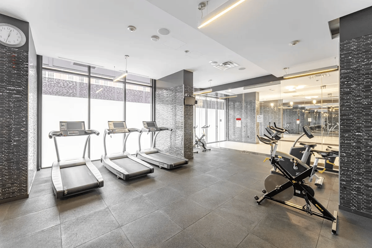 560 Front Street West, Suite 621