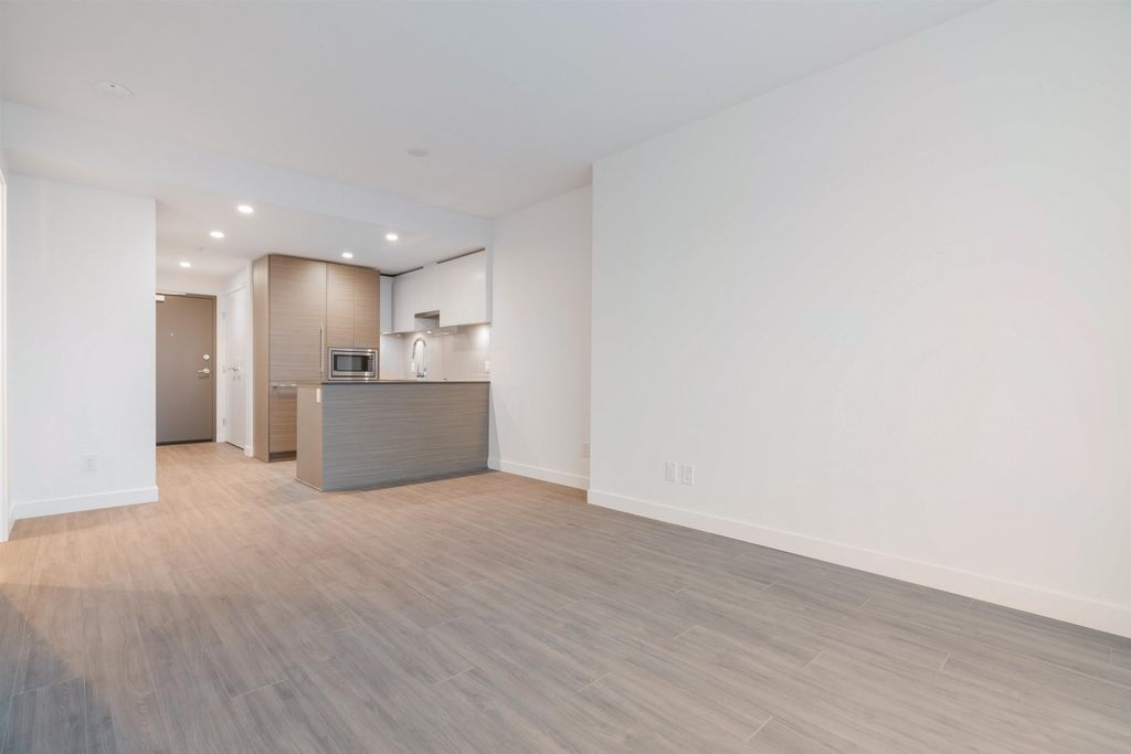 13615 Fraser Hwy, #402