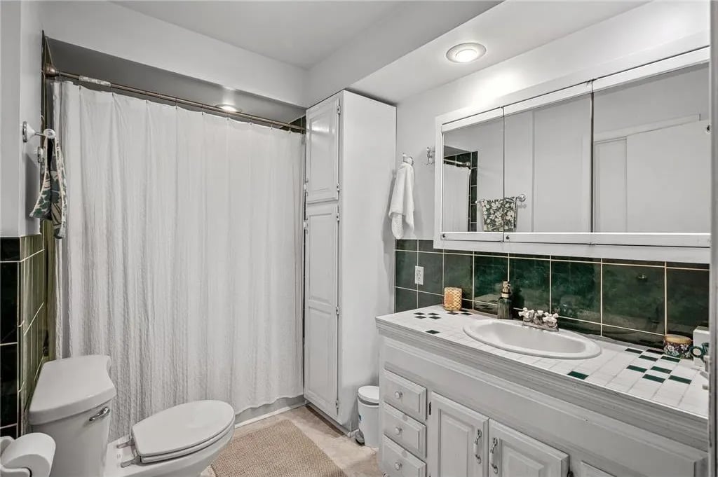 156 Lakeview Ave