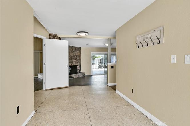 2550 W Rowland Ave