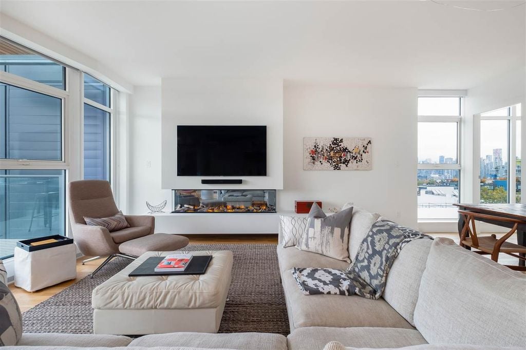 602 W 8th Ave, #1555