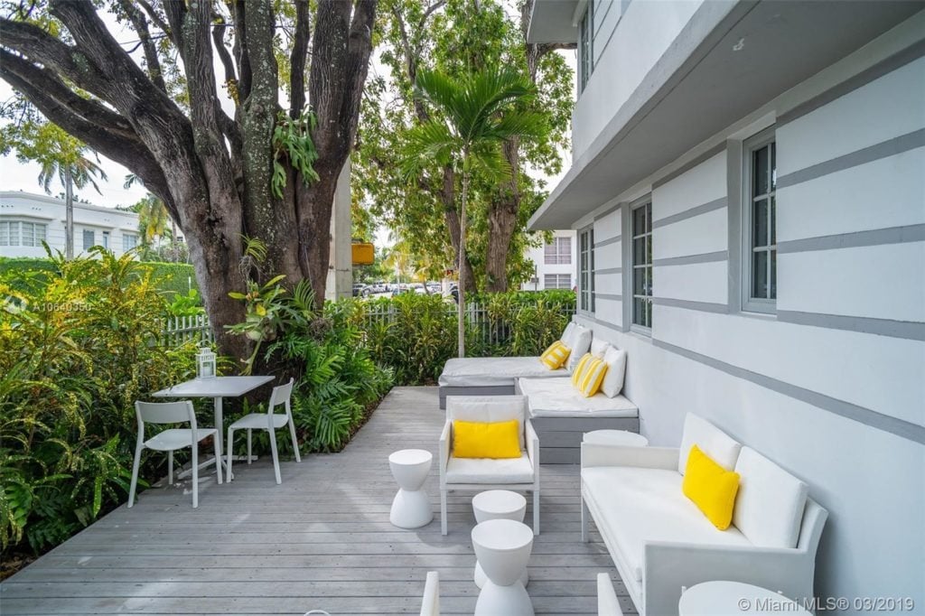 Breath of Fresh Air – Private Garden – Deco Chic