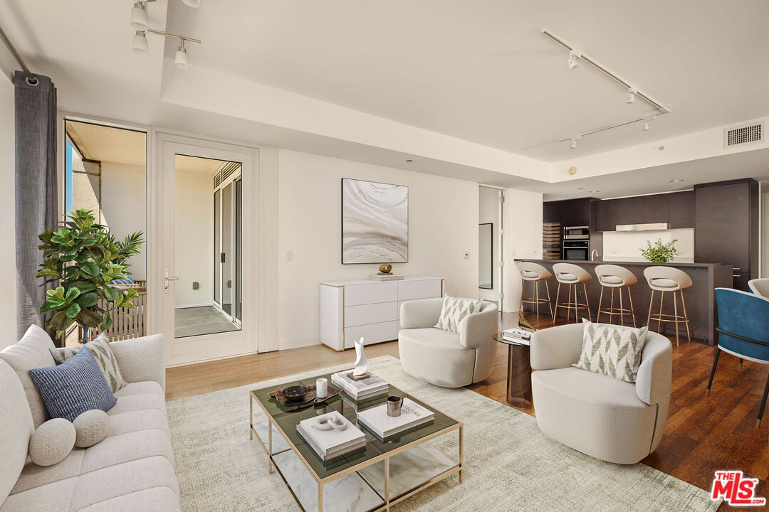 6250 Hollywood Blvd, #10J