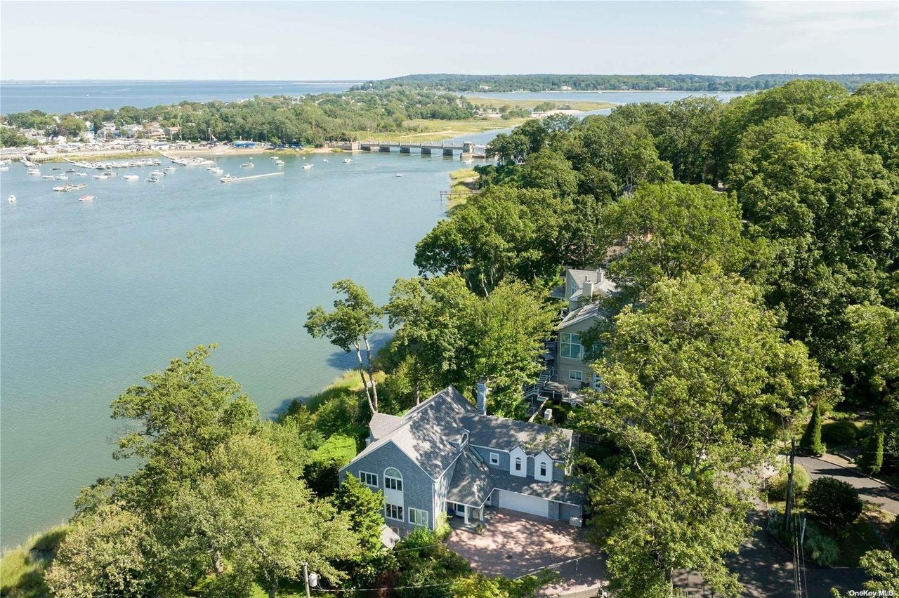 702 Sound View Rd
