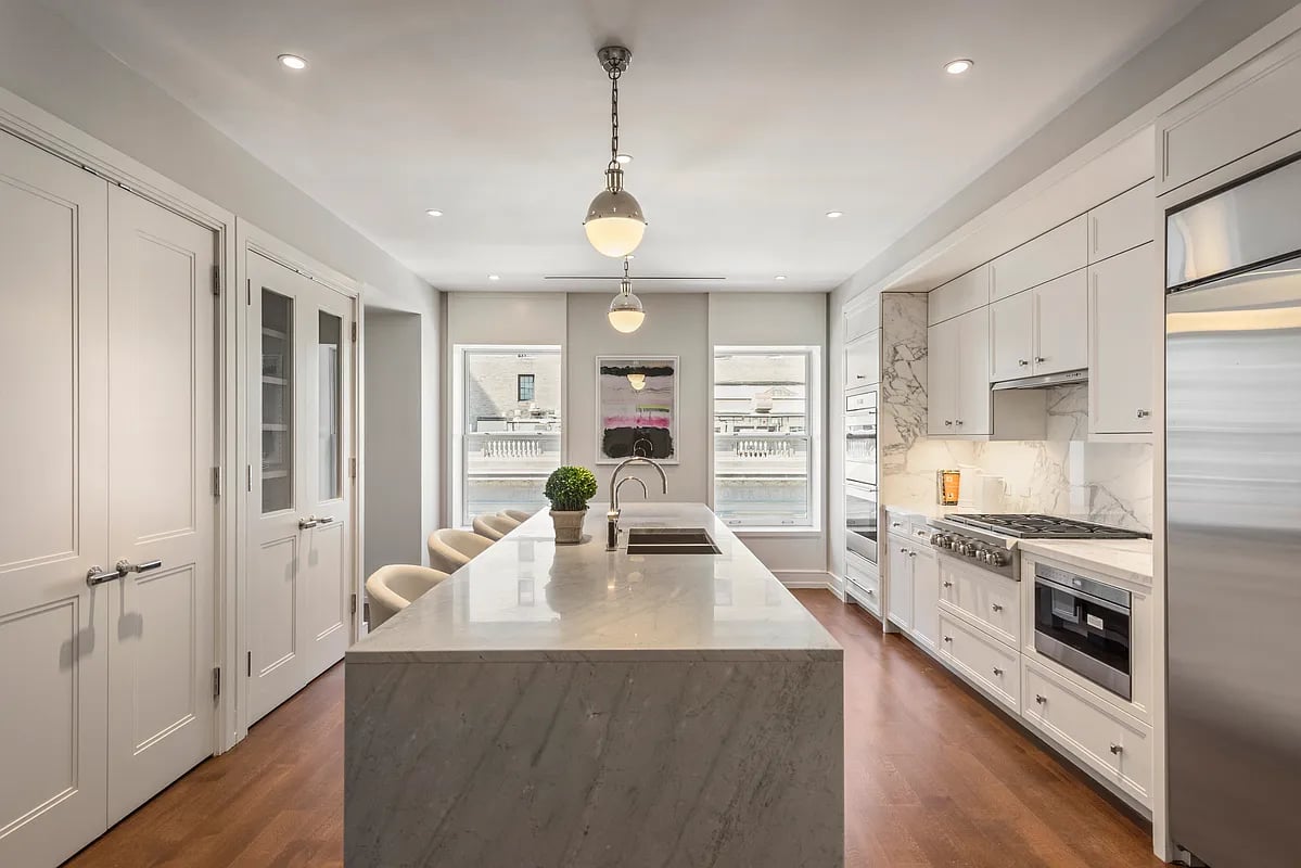 33 E 74TH Street 5A
