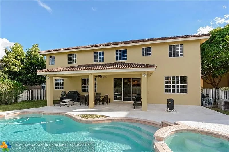 1612 Blue Jay Cir
