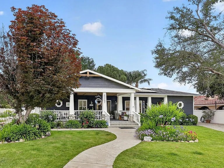 25067 Everett Dr